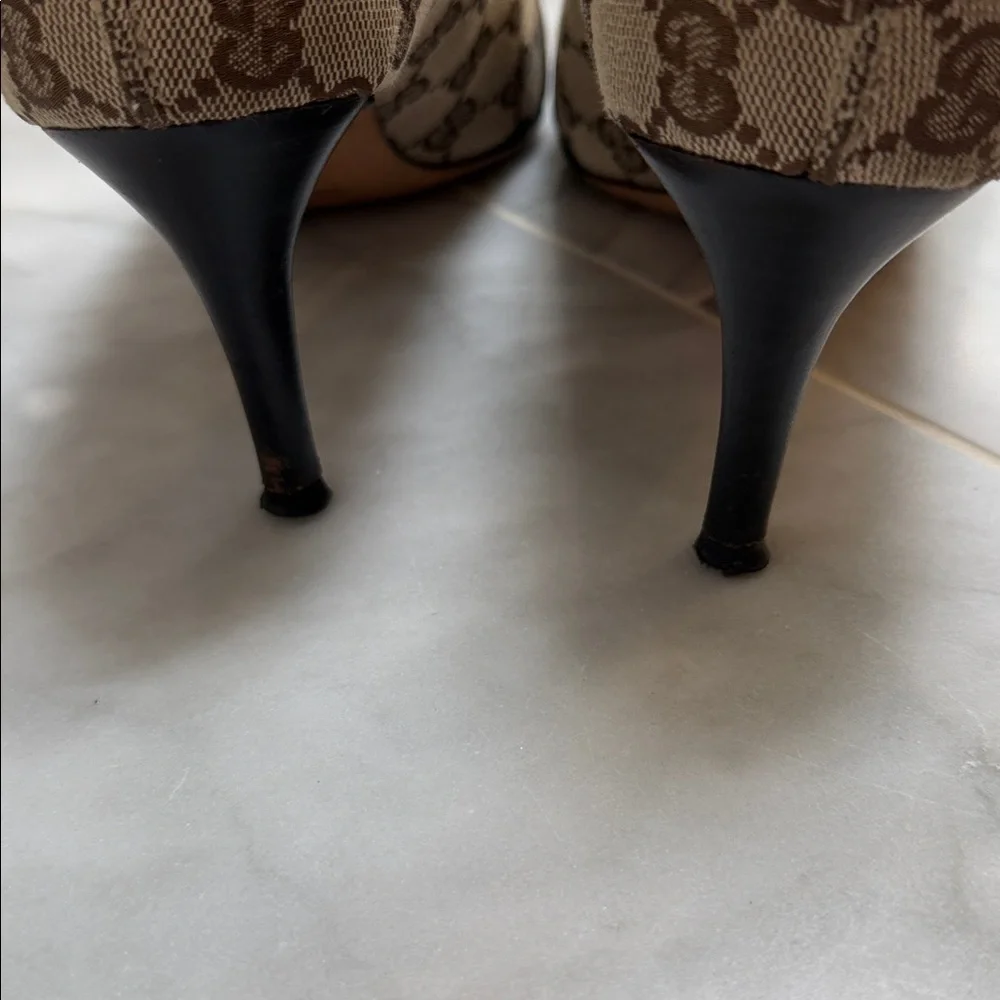 Gucci Beige Monogram Loafers with Gold Accent - Picture 4 of 7